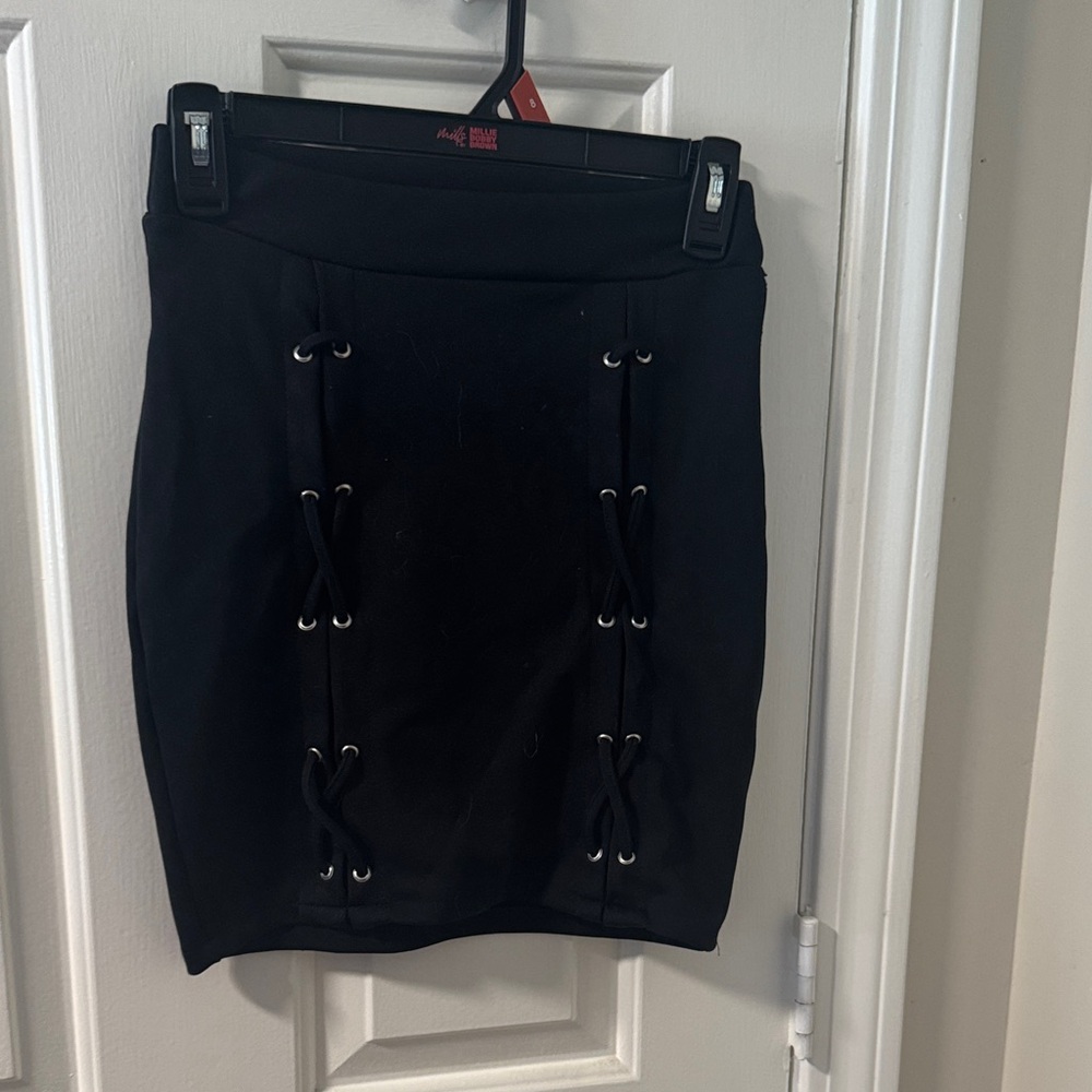 PrettyLittleThing Black Lace-Up Pencil Skirt